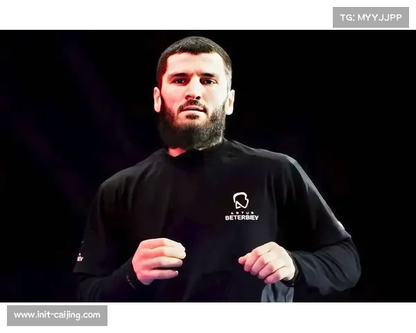 贝纳维德兹臂展与出拳密度占优,亚德需复制对阵贝特比耶夫前七回合表现 贝纳维德兹臂展与出拳密度占优,亚德需复制对阵贝特比耶夫前七回合表现